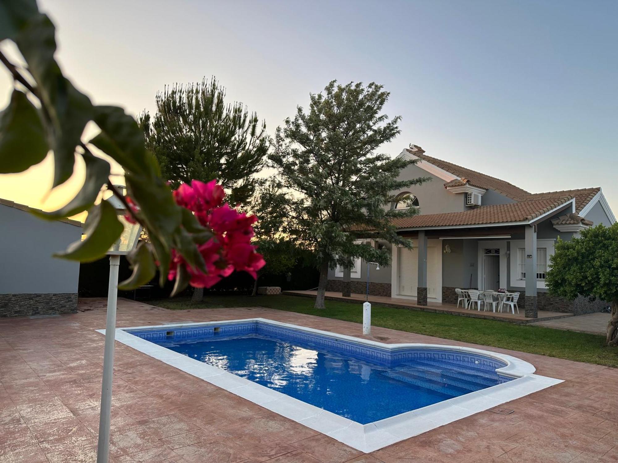 Homestay Chalet La Ramira Seville